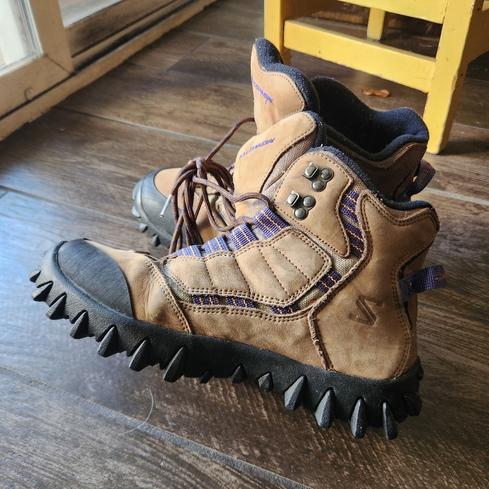 SALOMON Hiking Boots